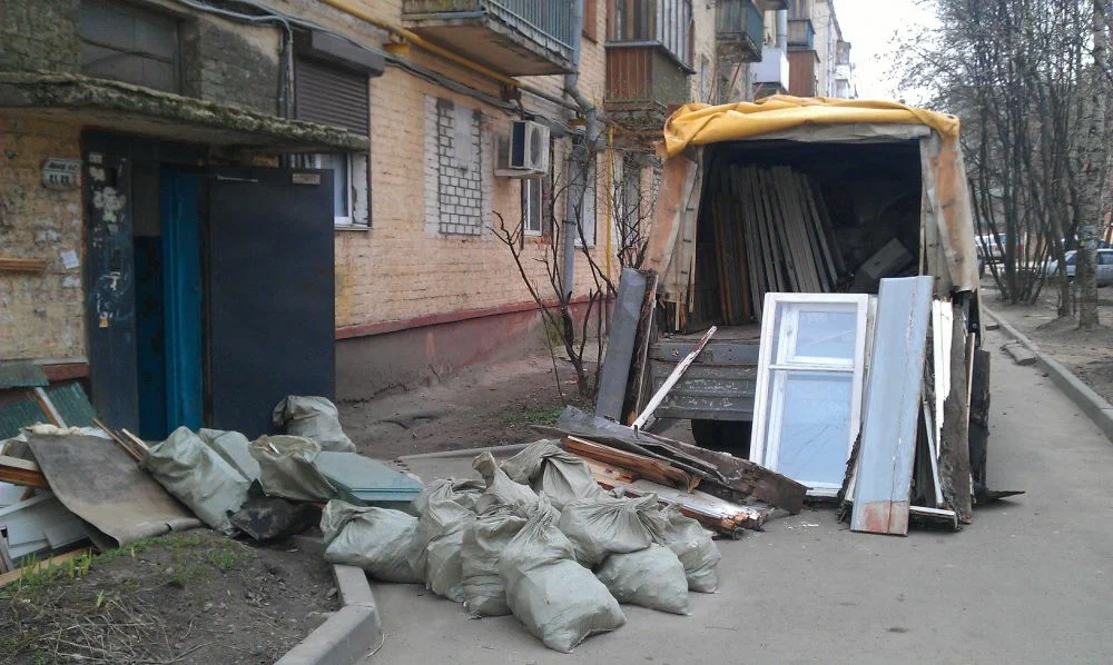 Вывоз мусора после ремонта в Новотроицке от ПроМусор — цены от 4711 руб., быстро и недорого
