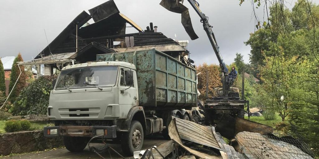 Вывоз мусора после пожара с утилизацией в Новотроицке в октябре