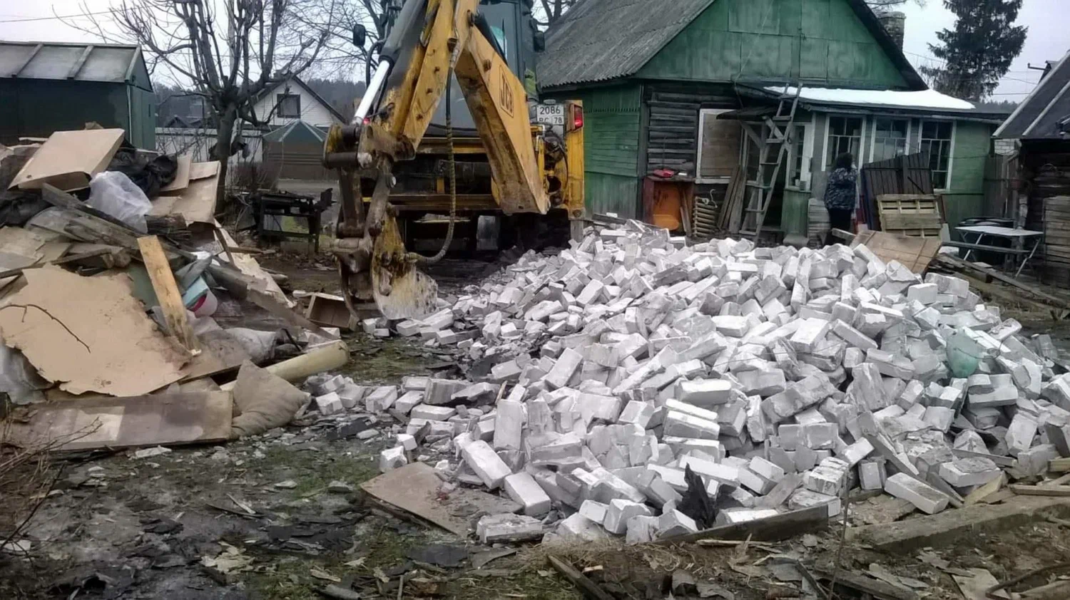 Вывоз мусора после сноса здания в Новотроицке от ПроМусор – цена от 5234 руб., утилизация и уборка стройотходов