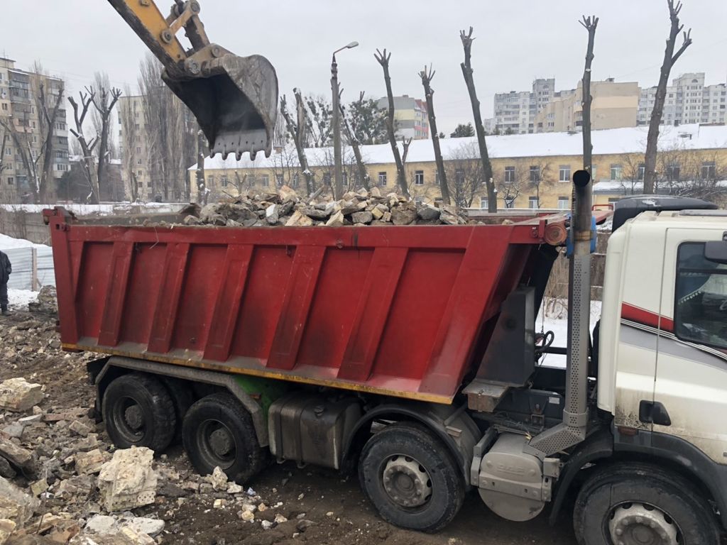 Вывоз мусора Камазом в Новотроицке в октябре
