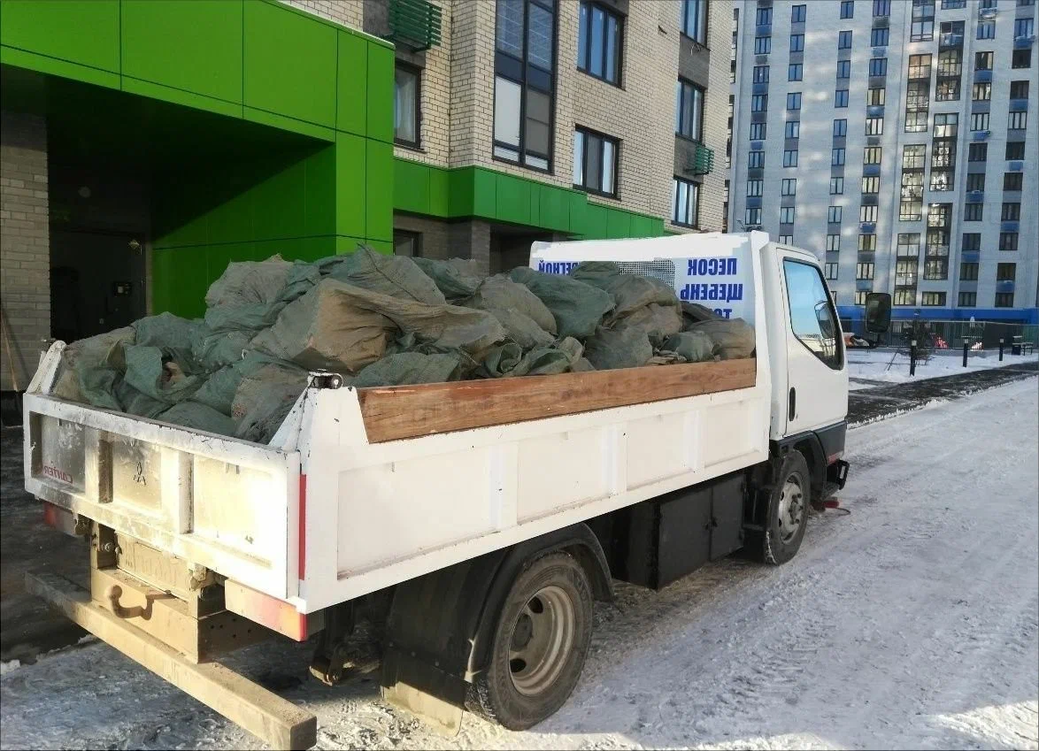 Вывоз мусора грузовым фургоном 3 тонны в Новотроицке — цена от 1413 руб., ПроМусор