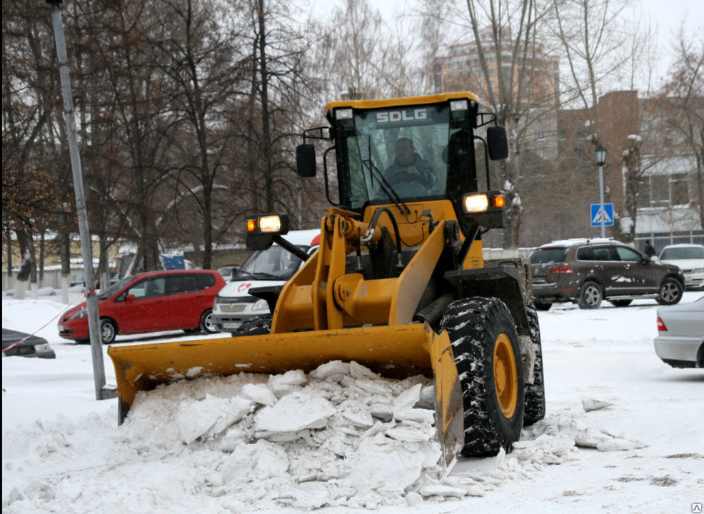 Аренда трактора для уборки снега в Новотроицке от ПроМусор – цена от 1047 руб., быстро и недорого