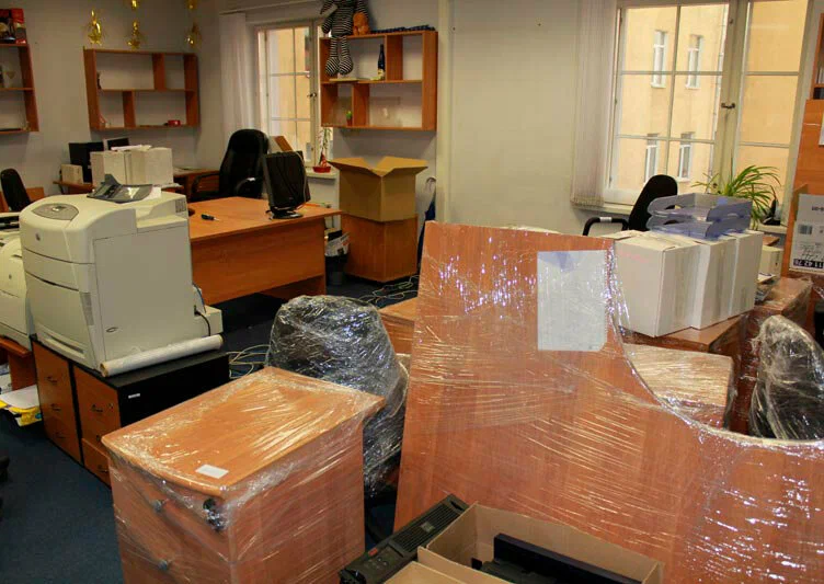 Вывоз старой офисной мебели в Новотроицке в октябре