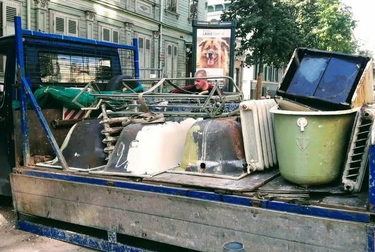 Вывоз старой сантехники в Новотроицке от ПроМусор: быстро, недорого от 576 руб., утилизация и грузчики