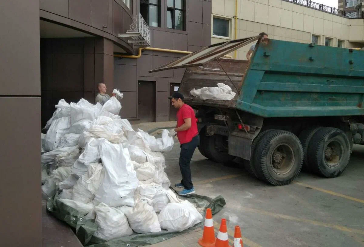 Вывоз мусора из подвала в Новотроицке от ПроМусор – уборка, разбор завалов и очистка, цены от 2512 руб