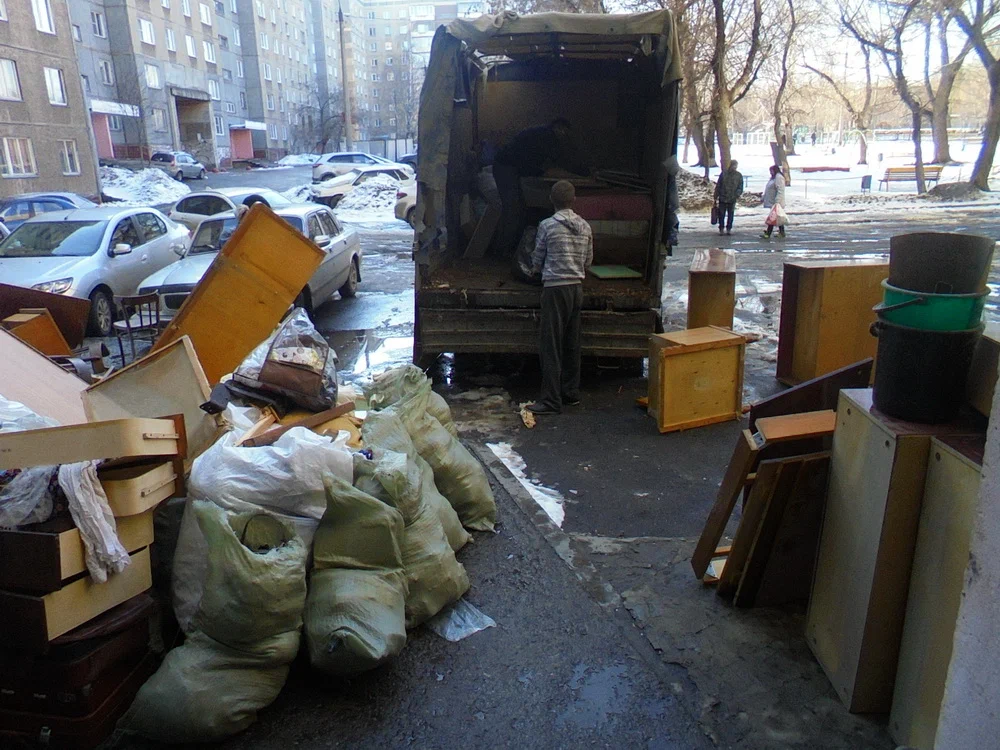 Вывоз мусора из подвала с утилизацией в Новотроицке в октябре