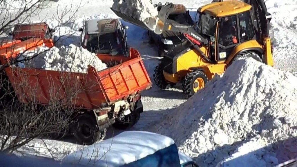 Вывоз снега с погрузкой в Новотроицке для организаций и частных лиц в октябре