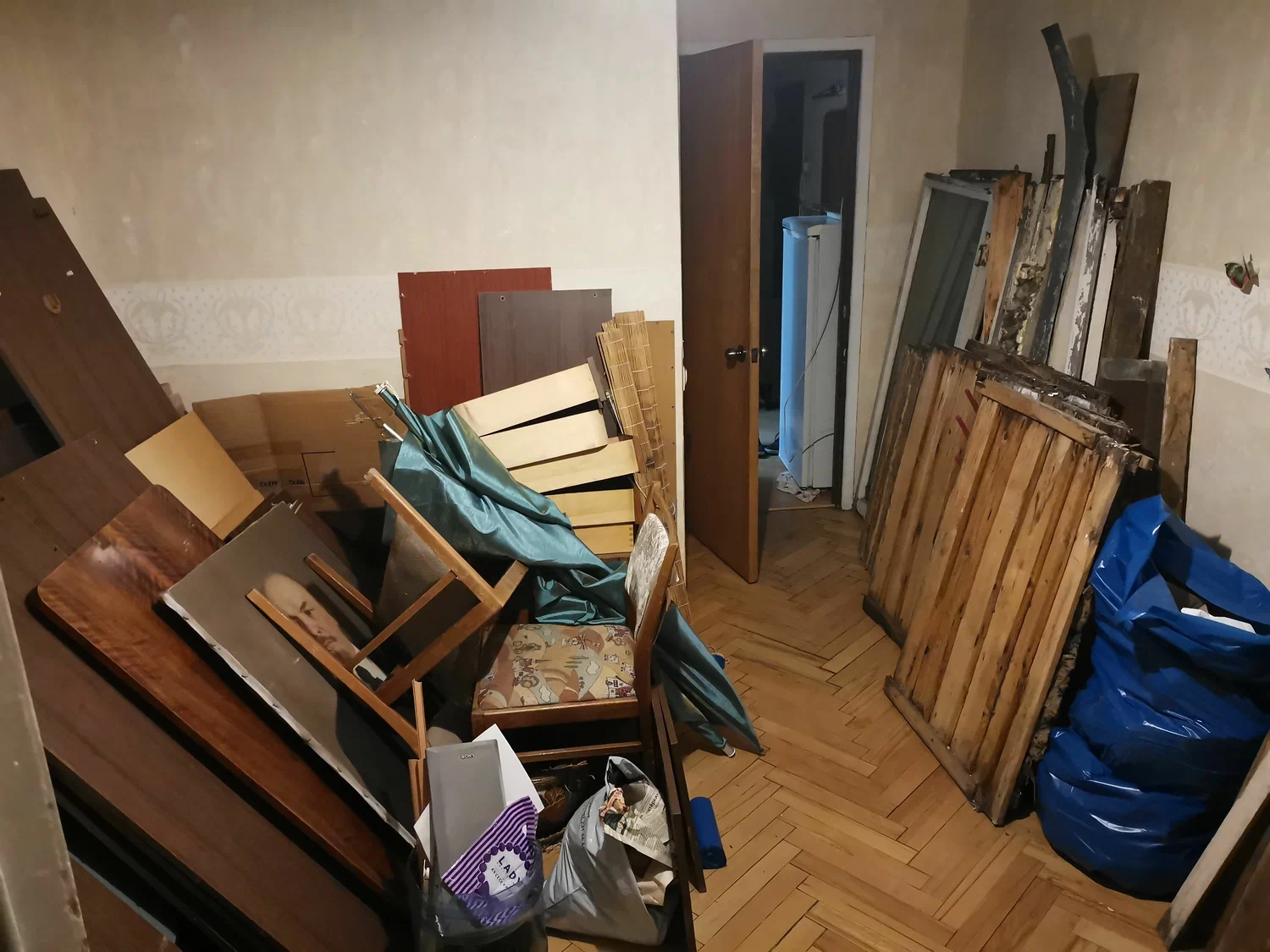 Демонтаж мебели с вывозом и утилизацией в Новотроицке в октябре