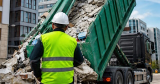 Вывоз строительного мусора в Новотроицке: услуги лицензированной компании — ПроМусор